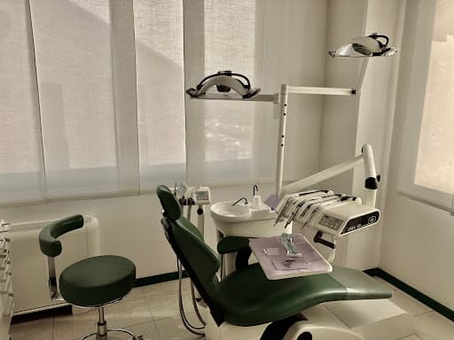 Studio Dentistico Ovest Odontoiatria s.r.l. logo