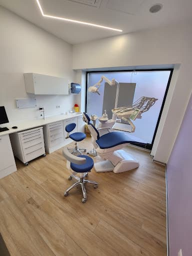 Studio Dentistico Confident Studi Dentistici logo