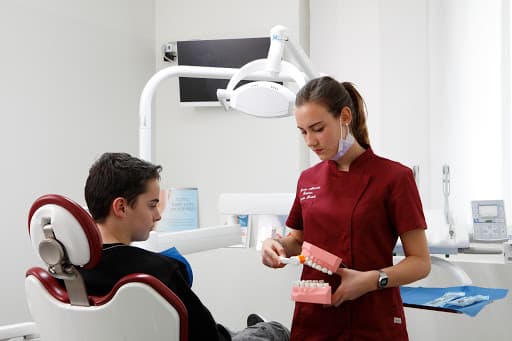 Studio Dentistico Odontoiatrica Dottori Val logo