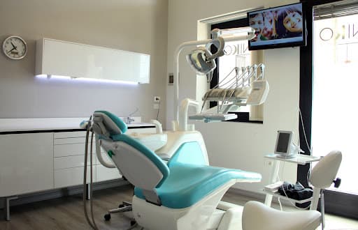 Studio Dentistico UNIKO LA NUOVA ODONTOIATRIA logo