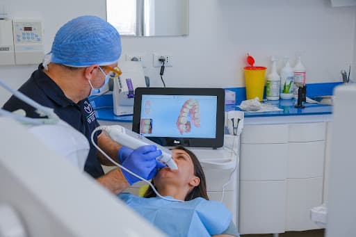 Studio Dentistico Studi Odontoiatrici WHITE logo