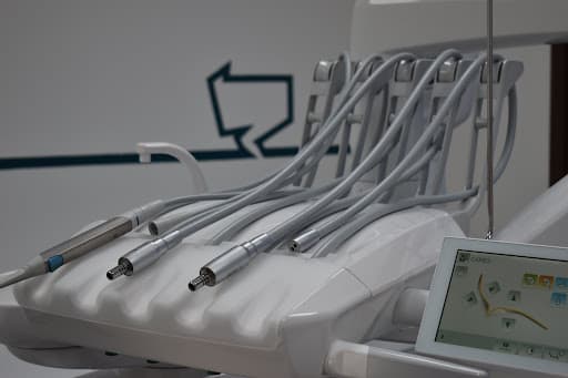 Studio Dentistico Cares | Uta logo