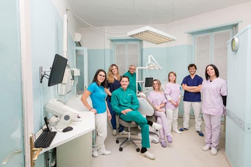 Studio Dentistico Michael Easton logo