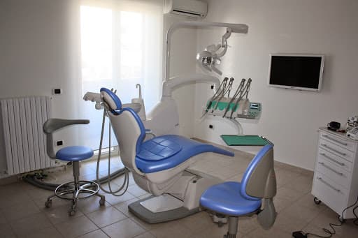 Studio Dentistico CheSmile Studio Dentistico logo