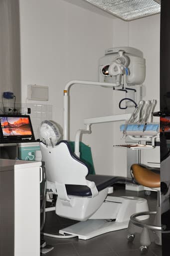 Studio Dentistico Dental Più Sarzana logo