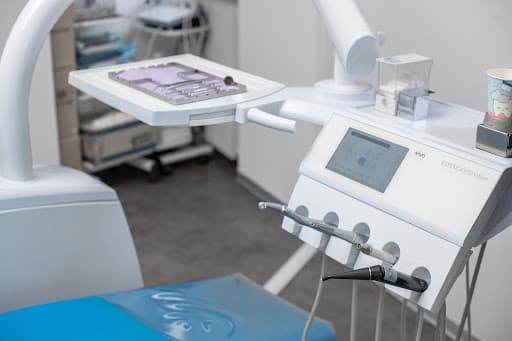 Studio Dentistico Rainer Dr. Burkhard logo