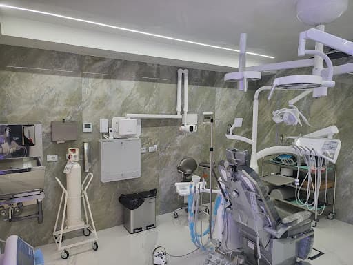 Studio Dentistico Lonigro Clinic logo