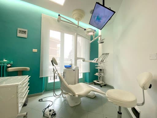 Studio Dentistico DR. ROBERTO NASSISI logo