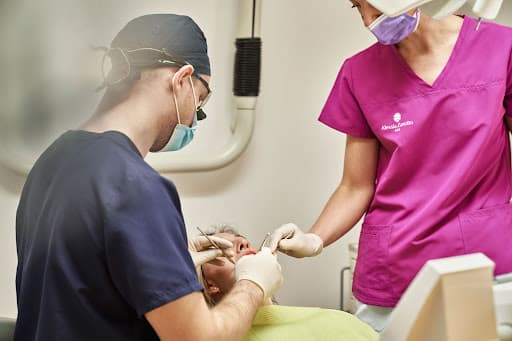 Studio Dentistico Salvador Stp Srl logo