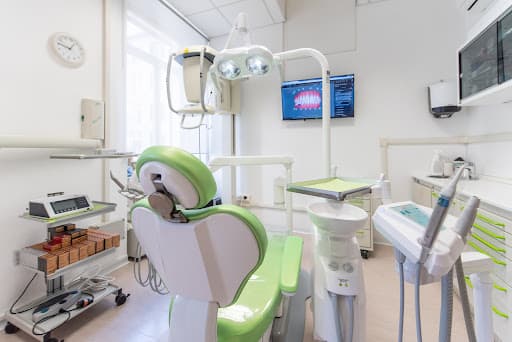 Studio Dentistico Dr. Cozzolino - LM Dental srl logo